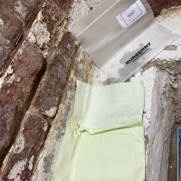 Original Burberry Dust Bag and Wrapper. - Picture 4 of 5